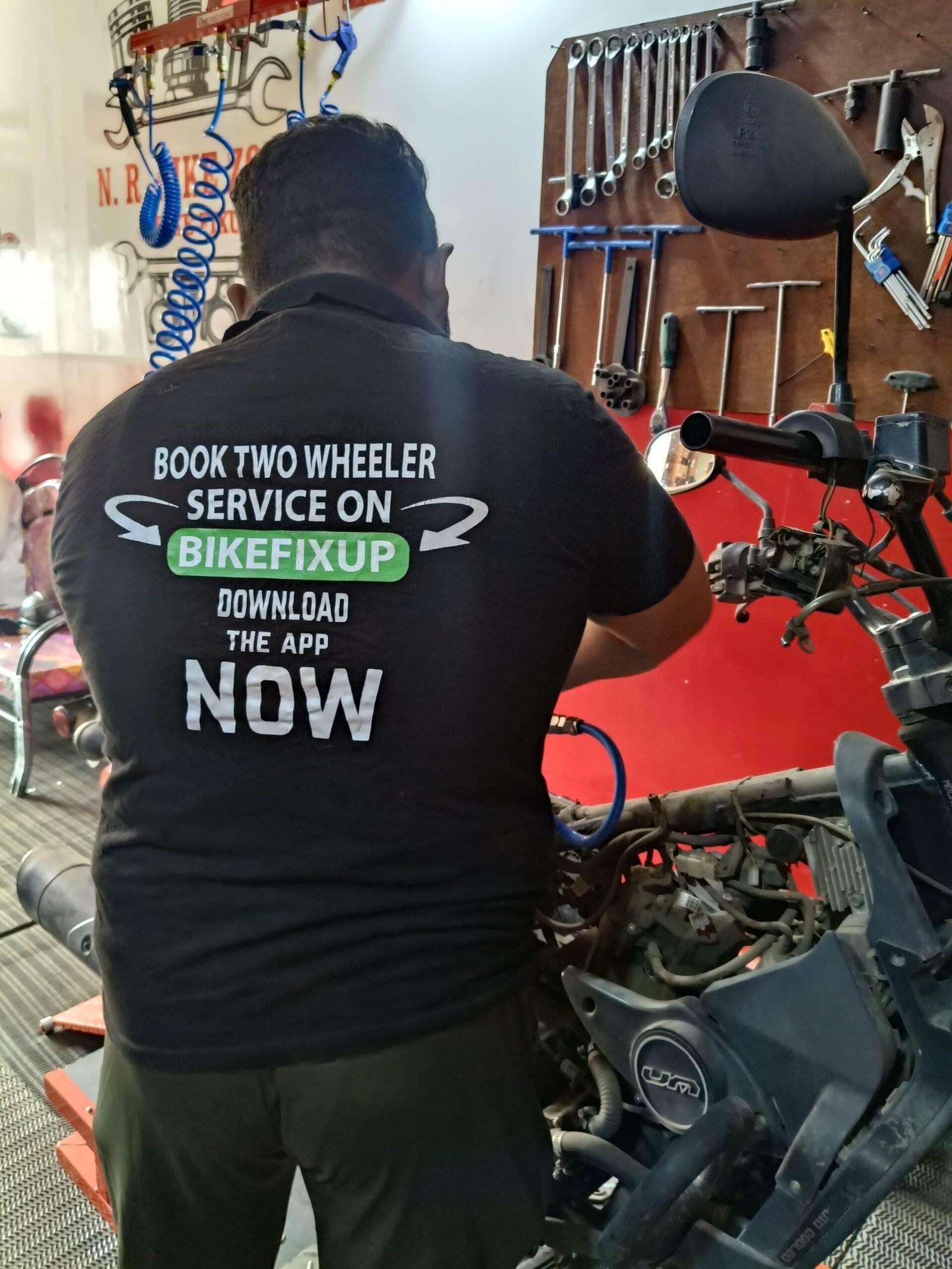 Emergency roadside bike assistance service